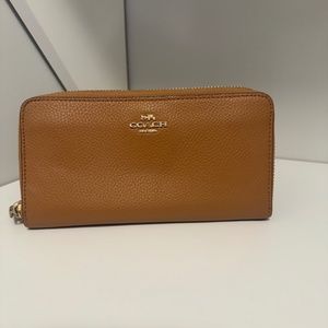 Coach Light Saddle Wallet.